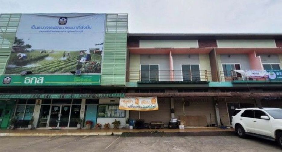 For sale 3 bedrooms retail Space in Khiri Rat Nikhom, Surat Thani