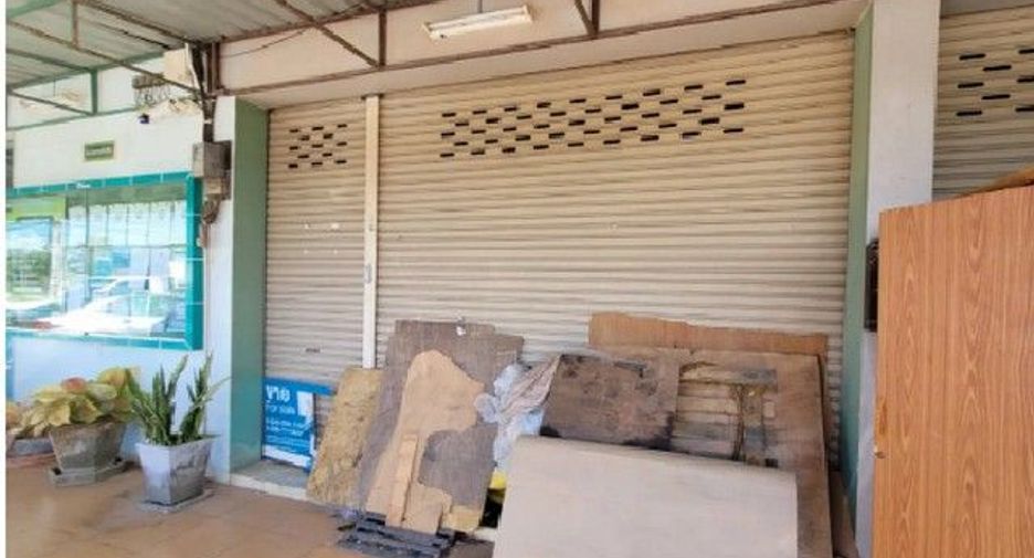 For sale 3 bedrooms retail Space in Khiri Rat Nikhom, Surat Thani