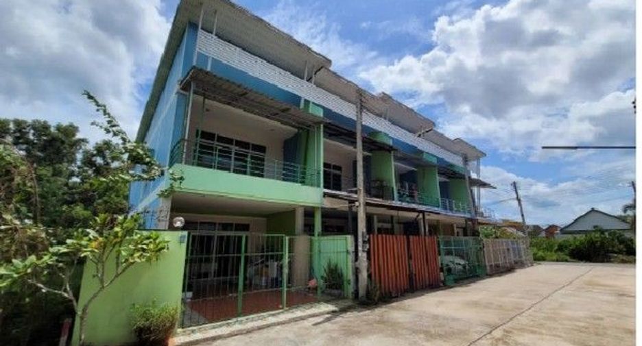 For sale 1 bed townhouse in Khiri Rat Nikhom, Surat Thani