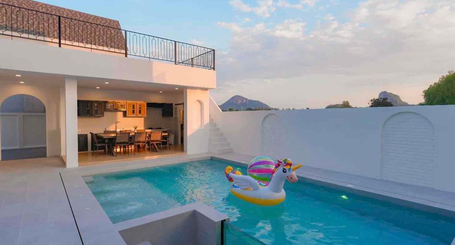 Villa en venta y en alquiler de 5 habitaciones en Bang Lamung, Chonburi