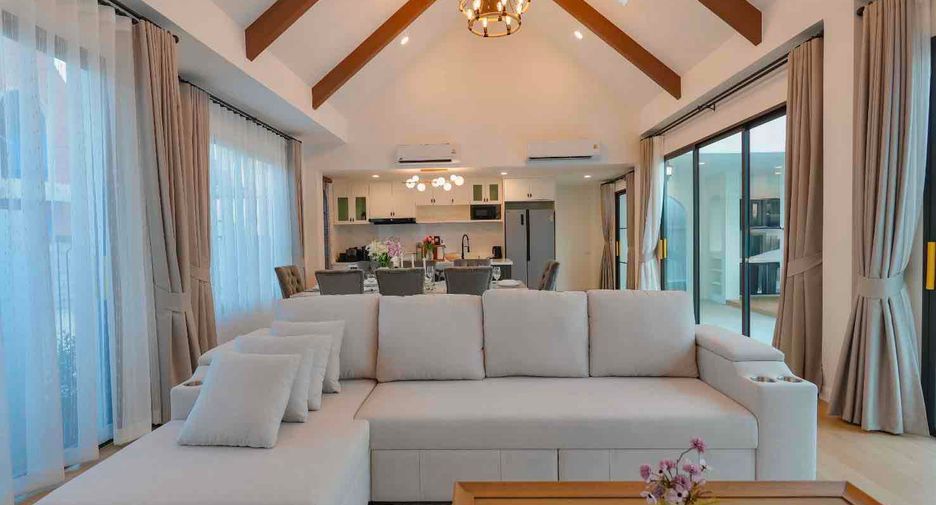 Villa en venta y en alquiler de 5 habitaciones en Bang Lamung, Chonburi