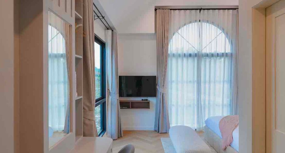 Villa en venta y en alquiler de 5 habitaciones en Bang Lamung, Chonburi