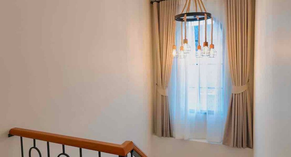 Villa en venta y en alquiler de 5 habitaciones en Bang Lamung, Chonburi