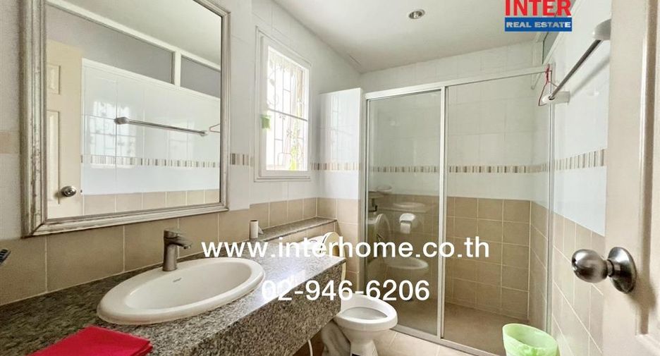 For sale 3 bedrooms townhouse in Bang Khen, Bangkok