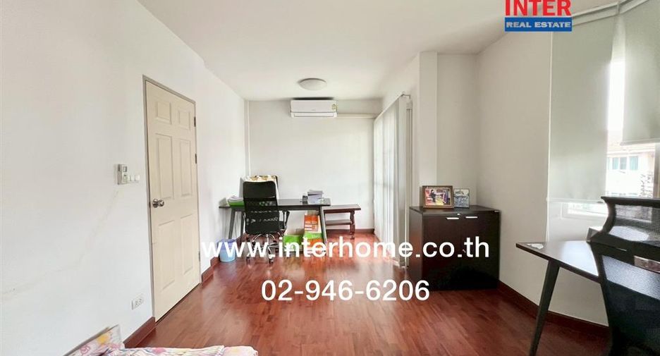 For sale 3 bedrooms townhouse in Bang Khen, Bangkok
