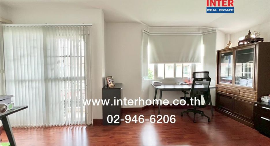 For sale 3 bedrooms townhouse in Bang Khen, Bangkok
