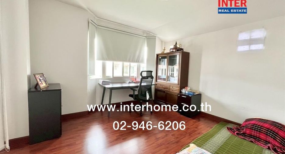 For sale 3 bedrooms townhouse in Bang Khen, Bangkok