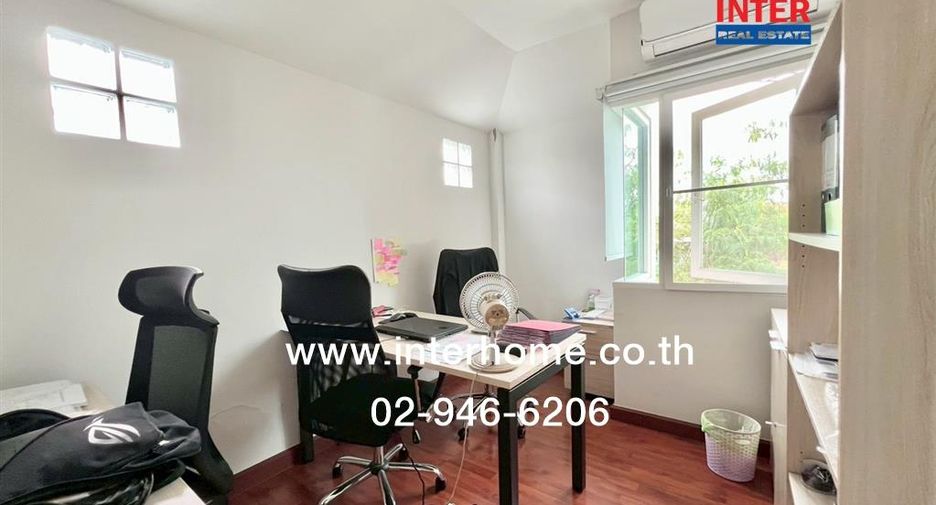 For sale 3 bedrooms townhouse in Bang Khen, Bangkok