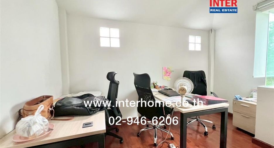 For sale 3 bedrooms townhouse in Bang Khen, Bangkok