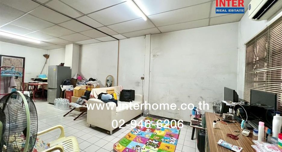 For sale 2 ベッドルーム townhouse in Saphan Sung, Bangkok