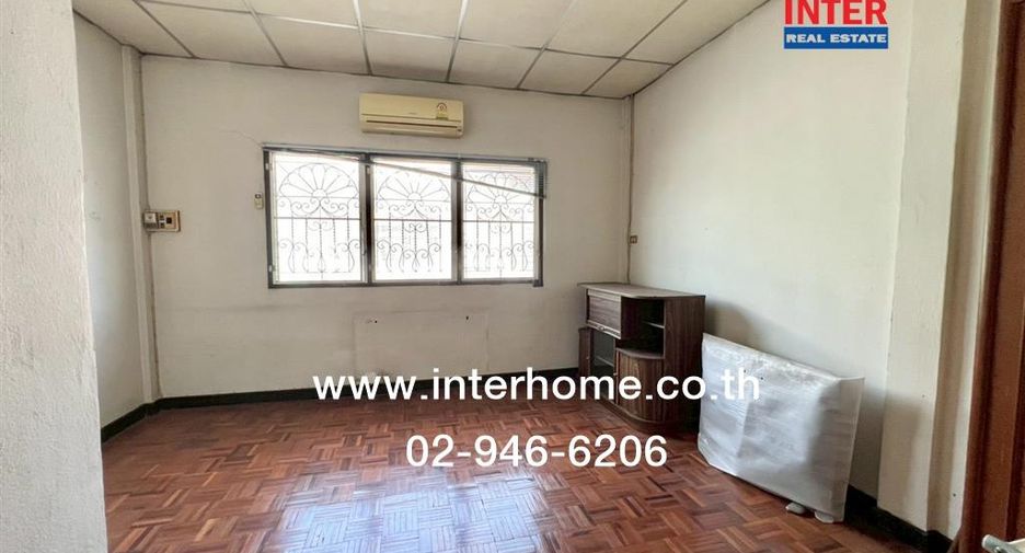 For sale 2 ベッドルーム townhouse in Saphan Sung, Bangkok