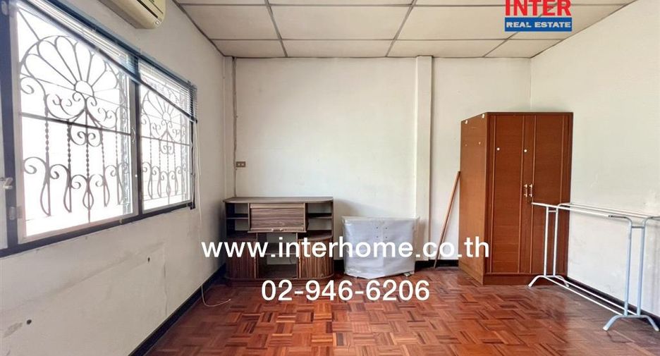 For sale 2 ベッドルーム townhouse in Saphan Sung, Bangkok