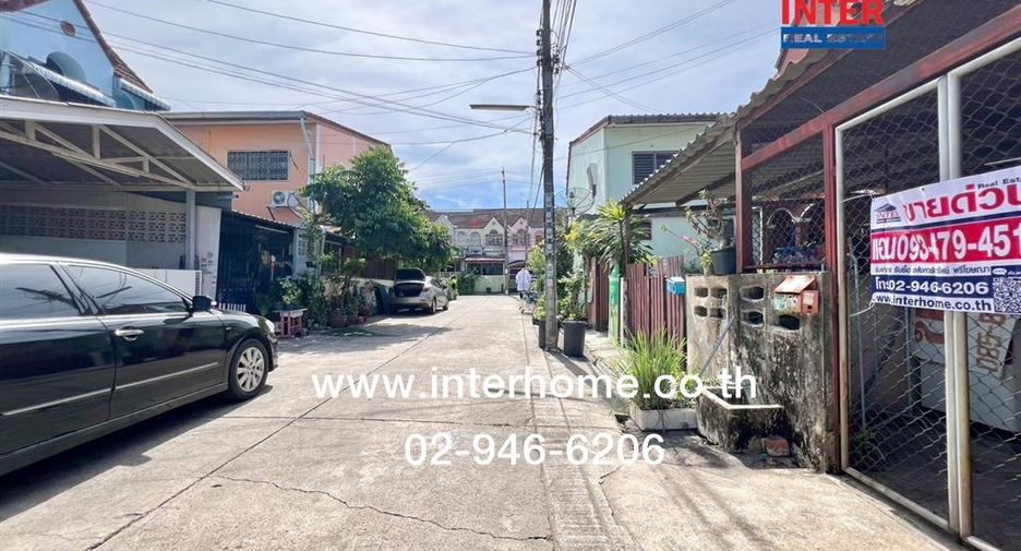 For sale 2 ベッドルーム townhouse in Saphan Sung, Bangkok