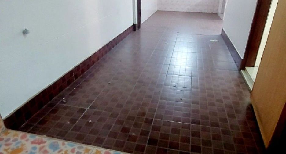 Продажа 4 спальни таунхаус в Mueang Chon Buri, Чонбури