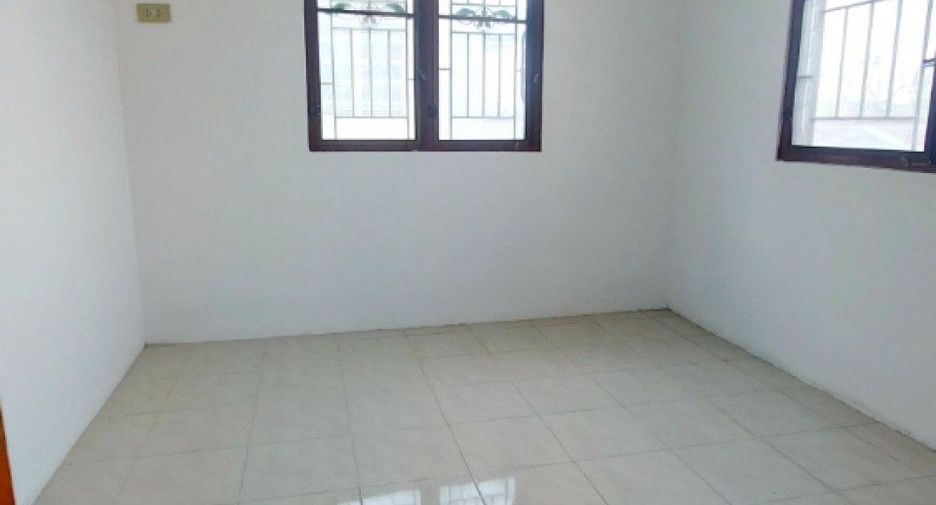 Продажа 4 спальни таунхаус в Mueang Chon Buri, Чонбури