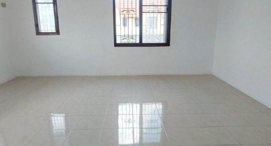 Продажа 4 спальни таунхаус в Mueang Chon Buri, Чонбури