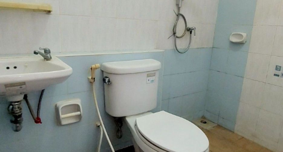 Продажа 4 спальни таунхаус в Mueang Chon Buri, Чонбури