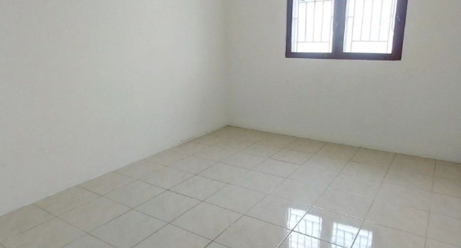 Продажа 4 спальни таунхаус в Mueang Chon Buri, Чонбури