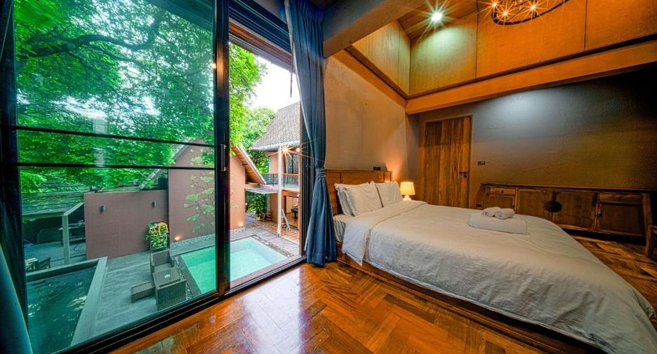 For rent 5 bedrooms house in Watthana, Bangkok