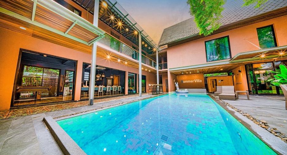 For rent 5 bedrooms house in Watthana, Bangkok