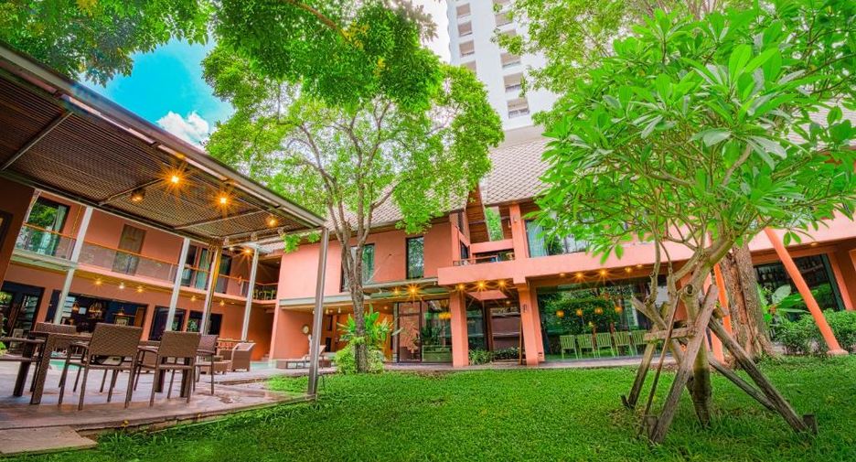 For rent 5 bedrooms house in Watthana, Bangkok