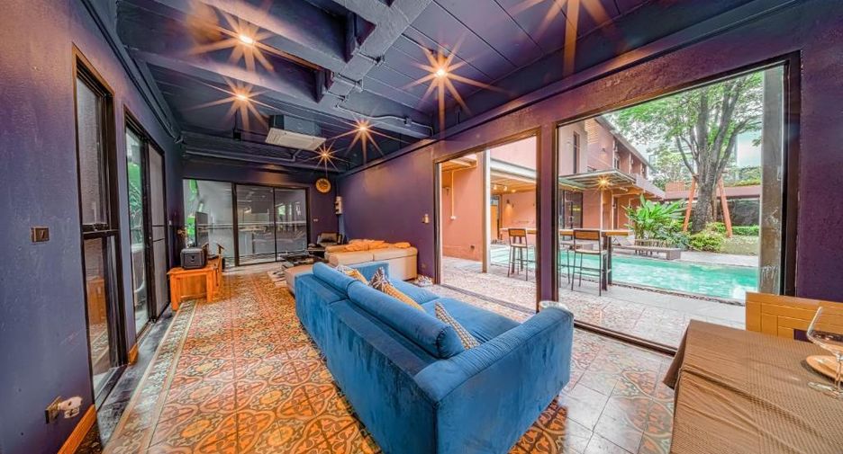 For rent 5 bedrooms house in Watthana, Bangkok