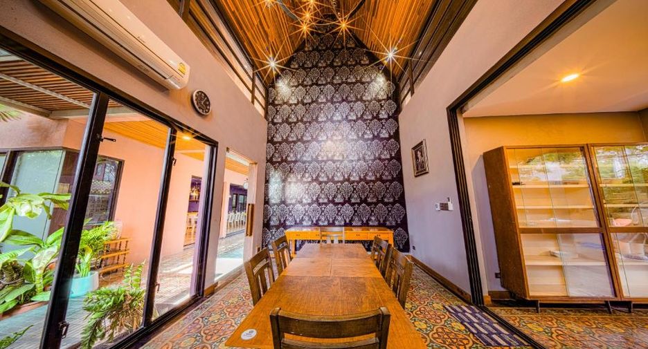 For rent 5 bedrooms house in Watthana, Bangkok