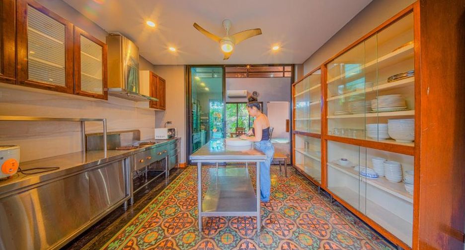 For rent 5 bedrooms house in Watthana, Bangkok