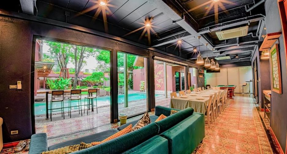For rent 5 bedrooms house in Watthana, Bangkok