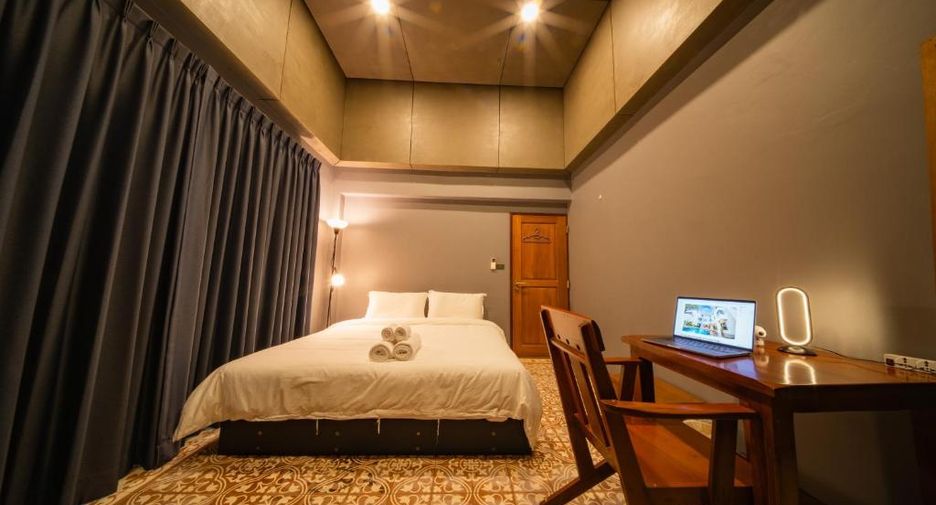 For rent 5 bedrooms house in Watthana, Bangkok