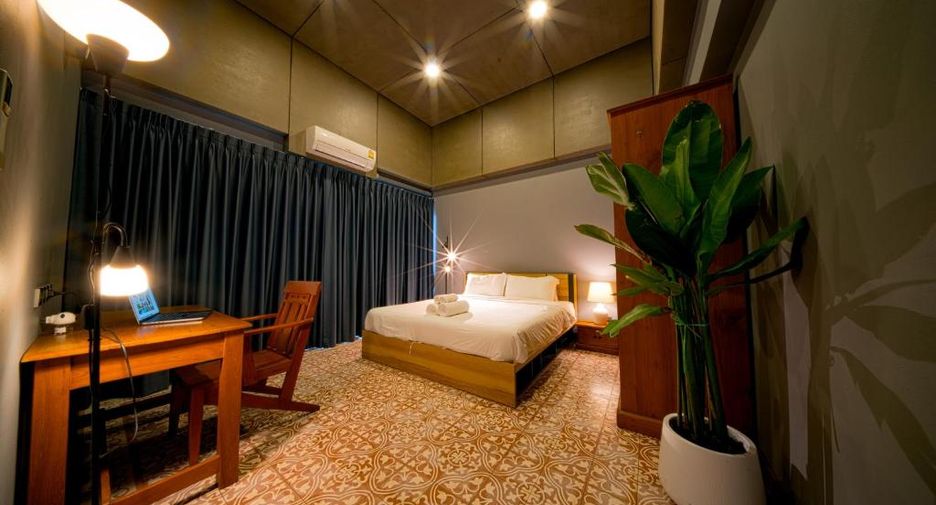 For rent 5 bedrooms house in Watthana, Bangkok