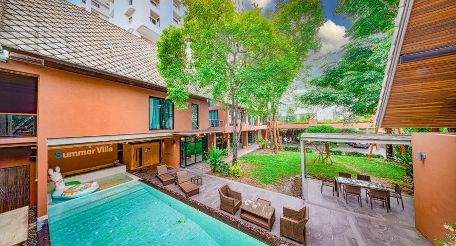 For rent 5 bedrooms house in Watthana, Bangkok
