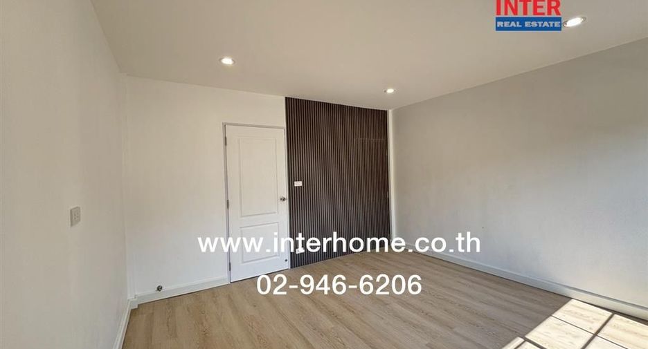 Casa adosada en venta de 2 habitaciones en Bangkok Noi, Bangkok