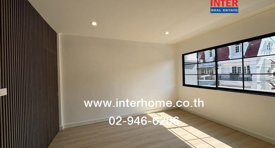 Casa adosada en venta de 2 habitaciones en Bangkok Noi, Bangkok