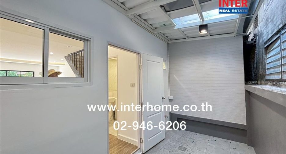 Casa adosada en venta de 2 habitaciones en Bangkok Noi, Bangkok
