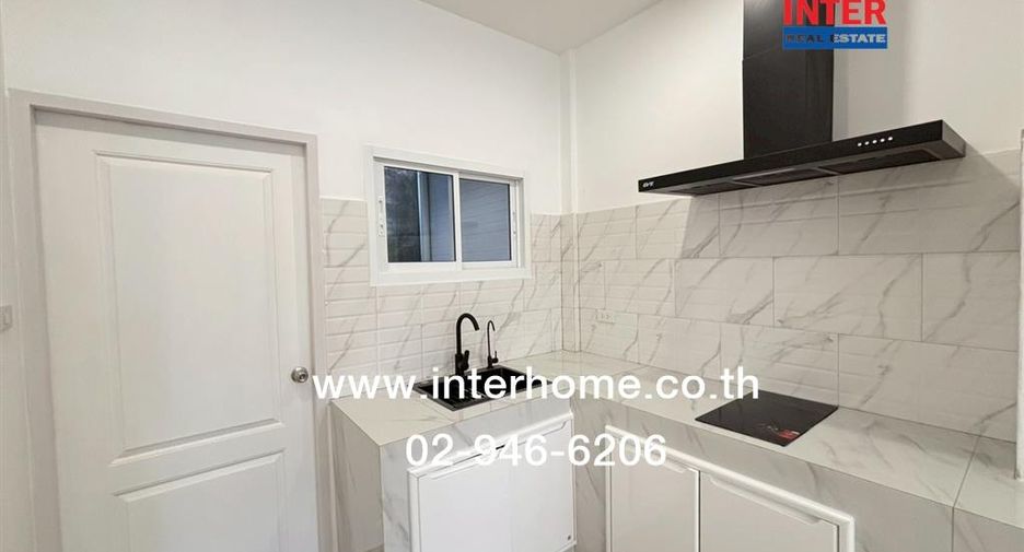 Casa adosada en venta de 2 habitaciones en Bangkok Noi, Bangkok