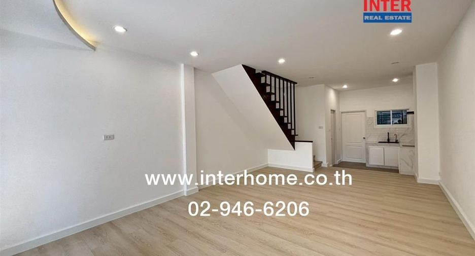 Casa adosada en venta de 2 habitaciones en Bangkok Noi, Bangkok