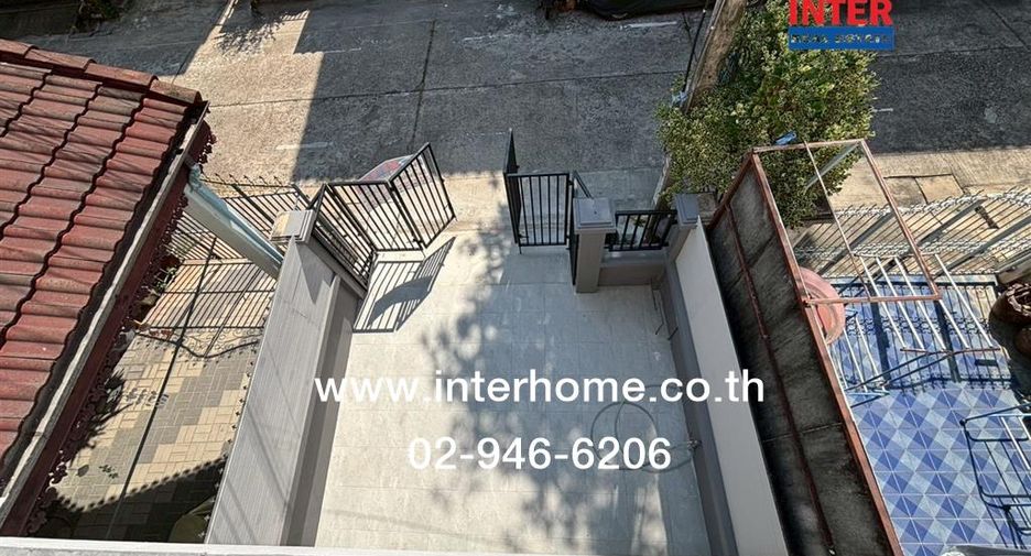 Casa adosada en venta de 2 habitaciones en Bangkok Noi, Bangkok