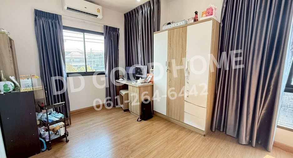 For sale 3 bedrooms townhouse in Sai Noi, Nonthaburi