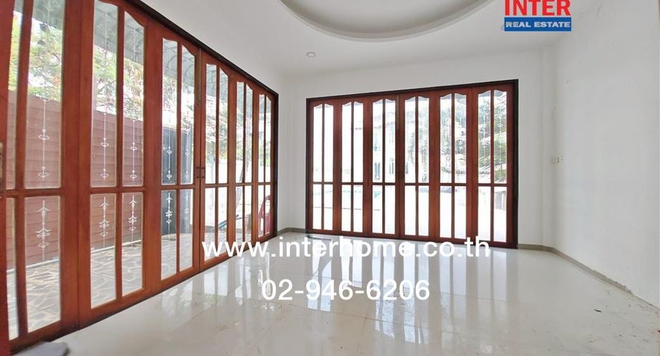 For sale 5 bedrooms house in Ban Phaeo, Samut Sakhon