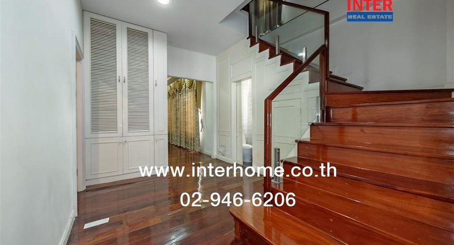For sale 5 bedrooms house in Ban Phaeo, Samut Sakhon