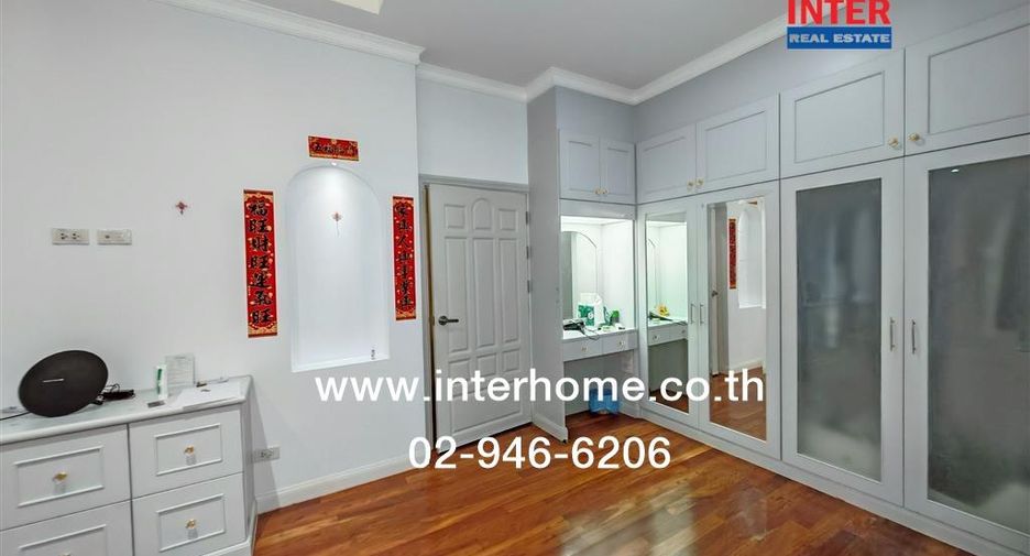 For sale 5 bedrooms house in Ban Phaeo, Samut Sakhon