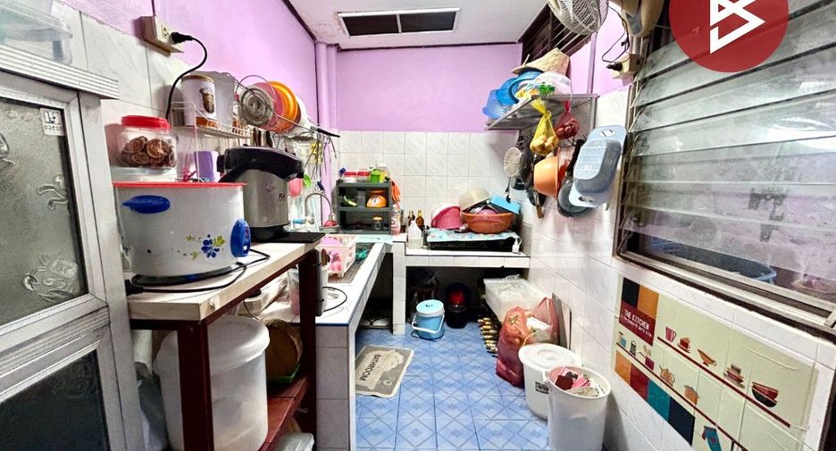 À vendre 2 chambres maison de ville à Bang Phli, Samut Prakan