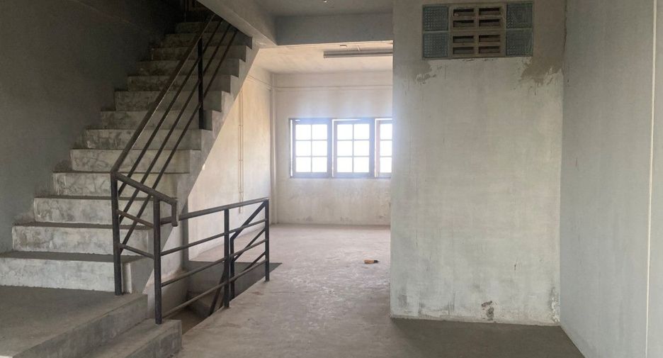 Gewerbefläche zum Kauf mit 11 Zimmer in Mueang Pathum Thani, Pathum Thani