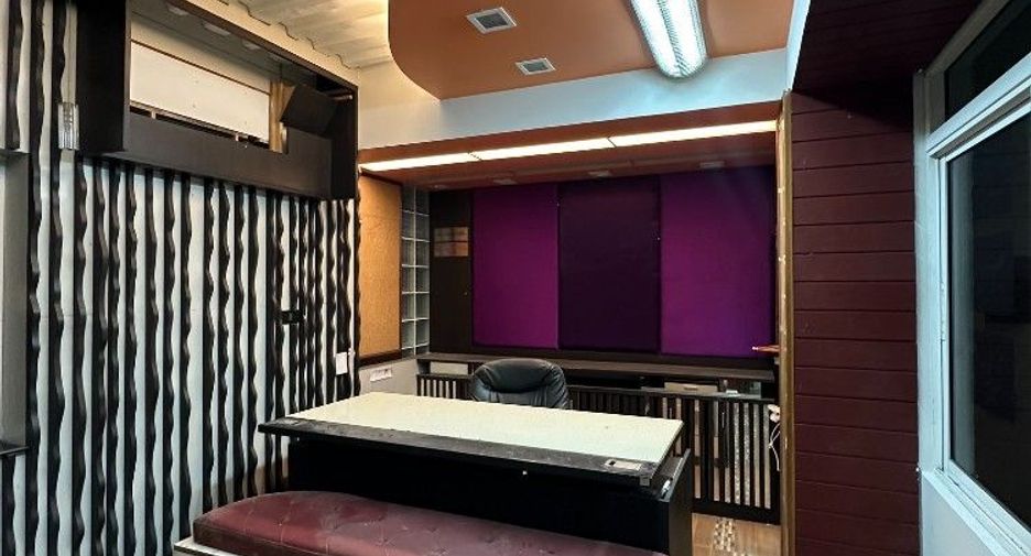 Gewerbefläche zum Kauf mit 11 Zimmer in Mueang Pathum Thani, Pathum Thani