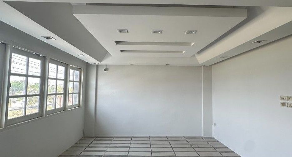 Gewerbefläche zum Kauf mit 11 Zimmer in Mueang Pathum Thani, Pathum Thani