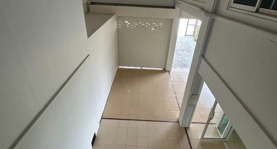 Gewerbefläche zum Kauf mit 11 Zimmer in Mueang Pathum Thani, Pathum Thani