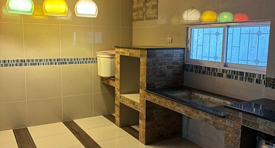 Gewerbefläche zum Kauf mit 11 Zimmer in Mueang Pathum Thani, Pathum Thani