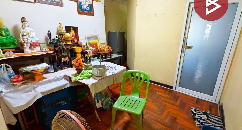 For sale 4 bedrooms townhouse in Mueang Samut Sakhon, Samut Sakhon