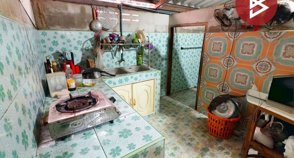 For sale 4 bedrooms townhouse in Mueang Samut Sakhon, Samut Sakhon